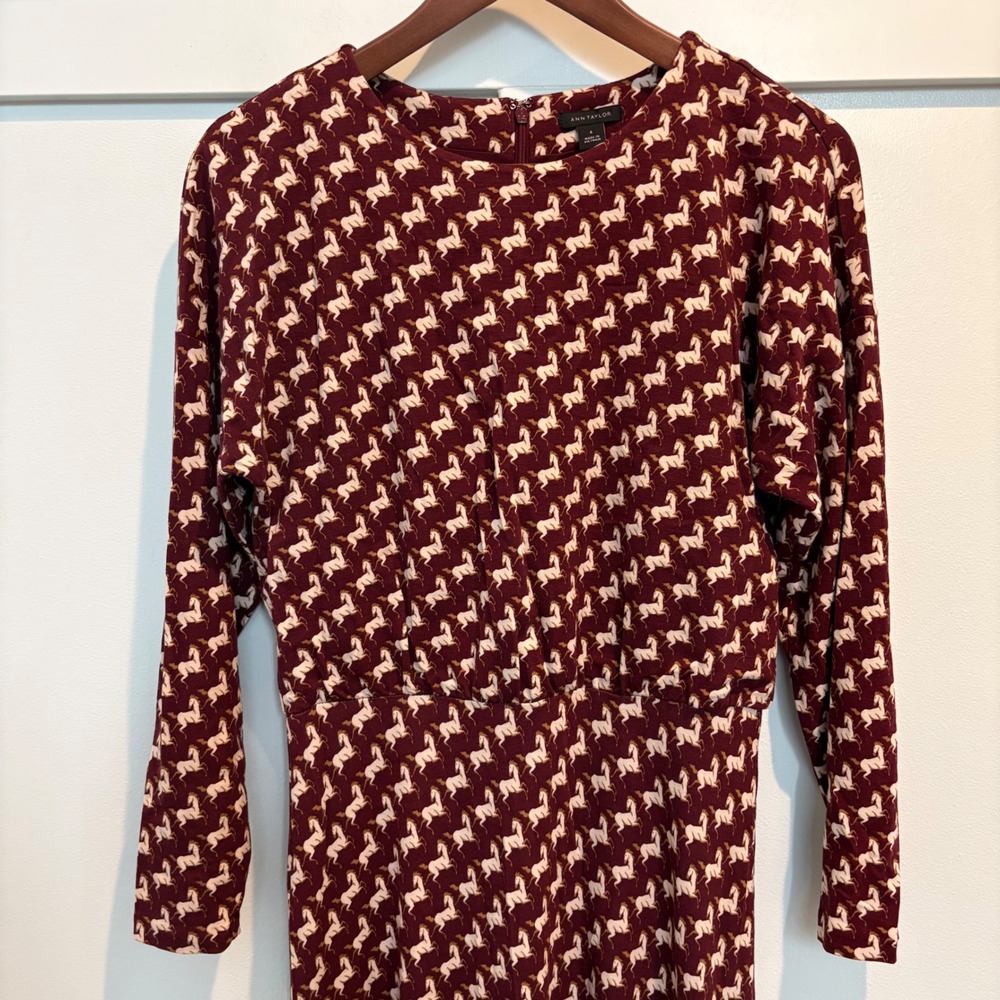 Ann Taylor Horse Print Midi Dress Womens 6 Burgundy Long Sleeve Knit Stretch - Picture 5 of 14